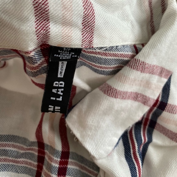 LIKE NEW Design Lab Flannel Button Down - Picture 4 of 7